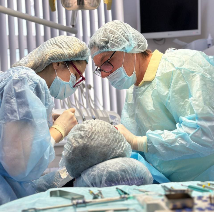 Прием стоматолога-хирурга в Москве